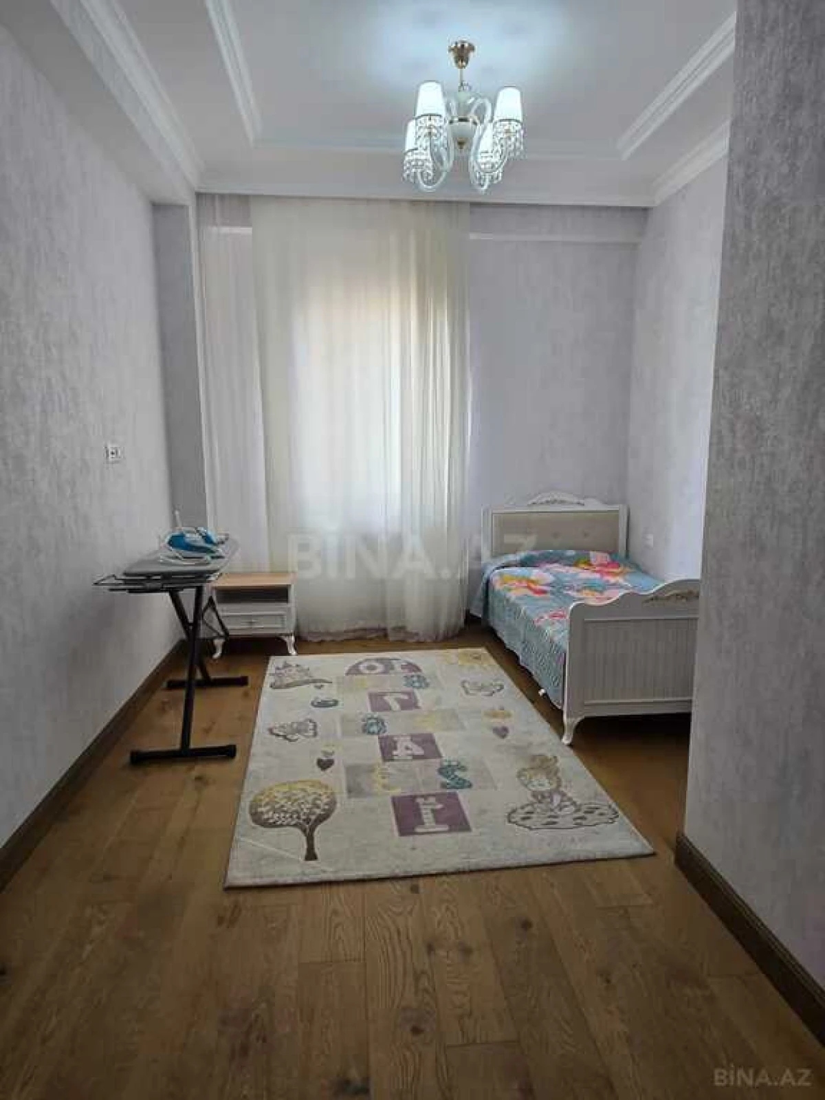 Kirayə verilir 5 otaqlı mənzil 270 m²