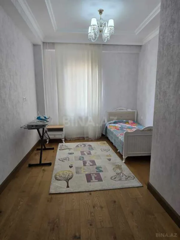 Kirayə verilir 5 otaqlı mənzil 270 m²