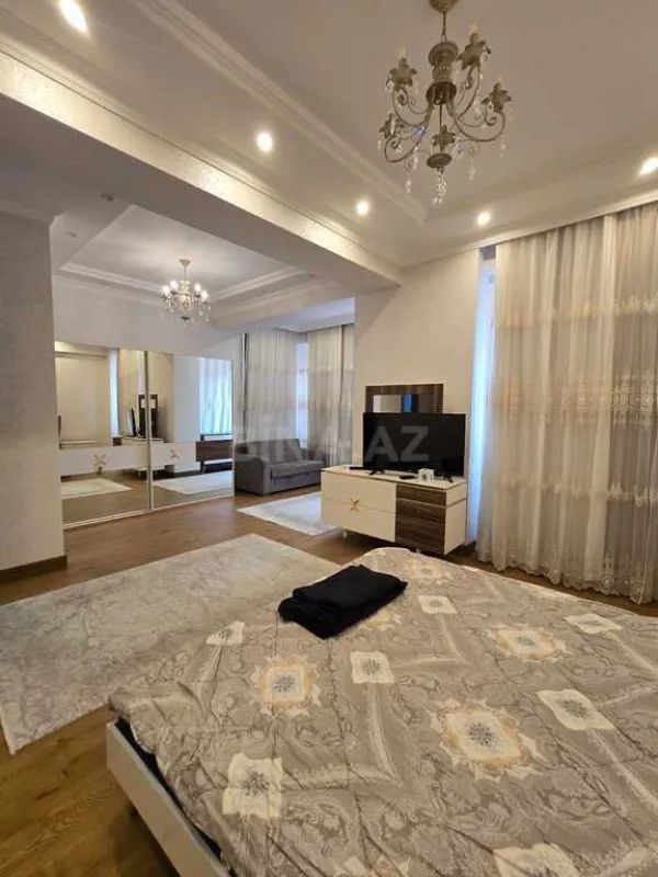 Kirayə verilir 5 otaqlı mənzil 270 m²