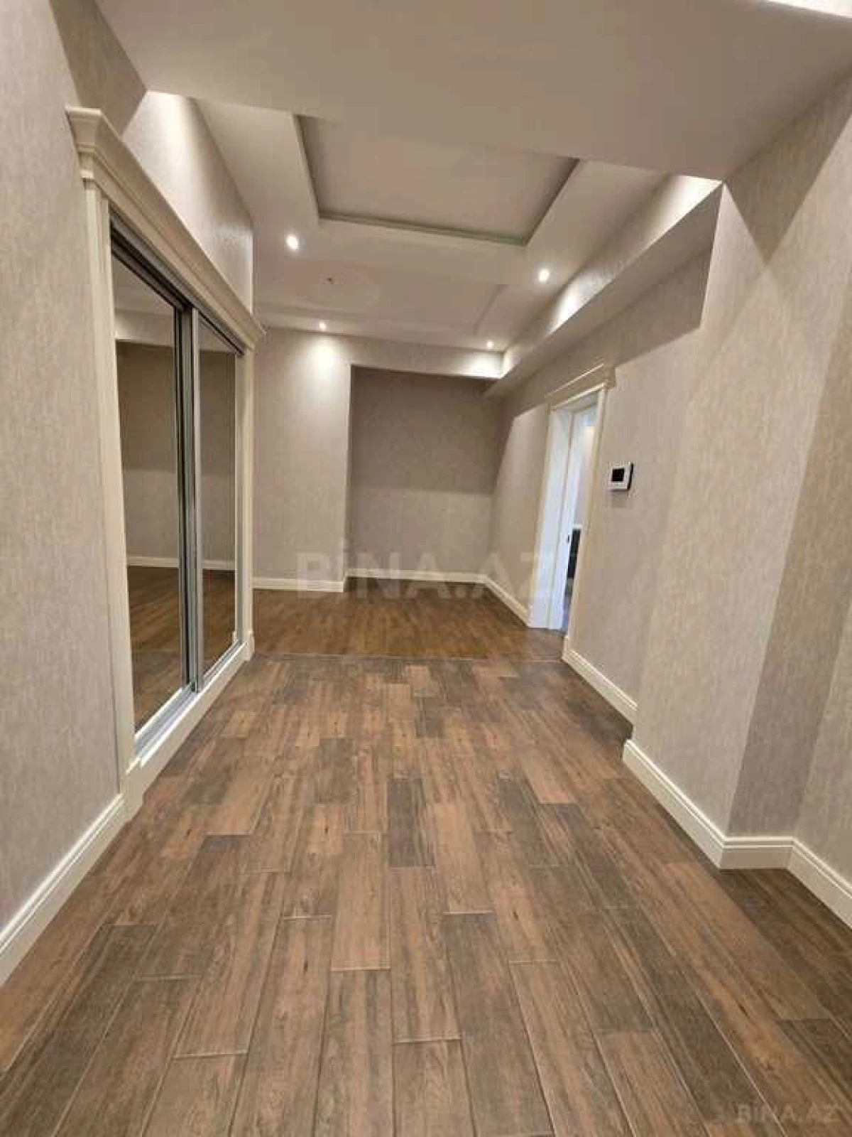 Kirayə verilir 5 otaqlı mənzil 270 m²