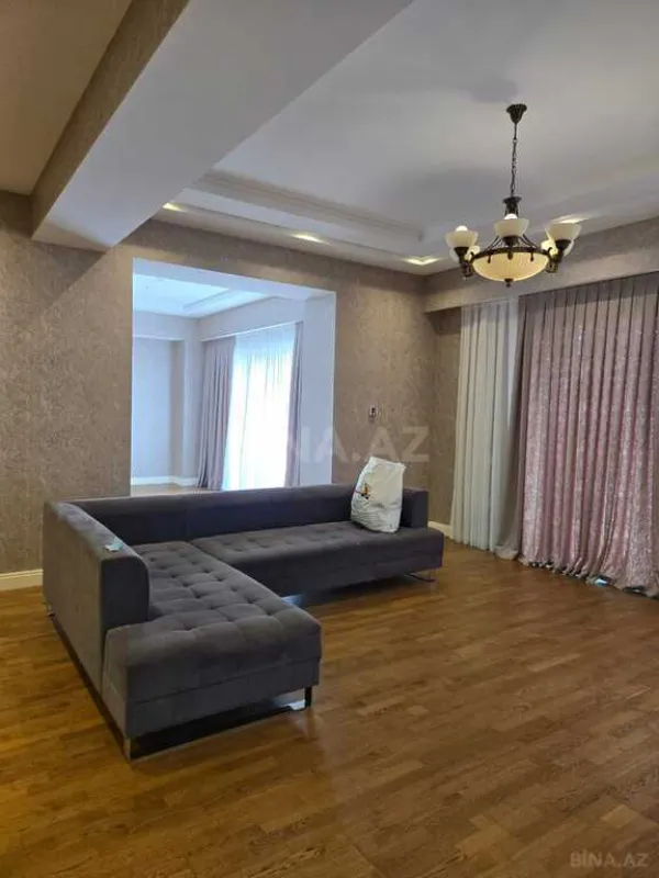 Kirayə verilir 5 otaqlı mənzil 270 m²
