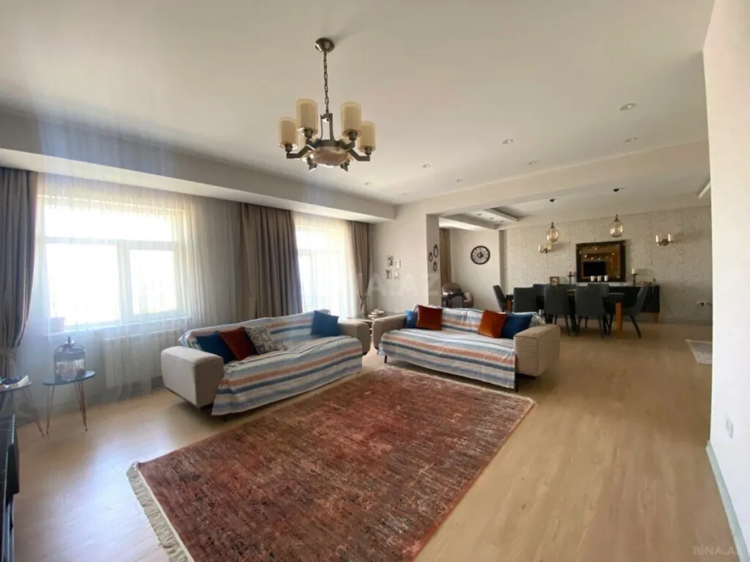 Satılır 6 otaqlı mənzil 240 m²