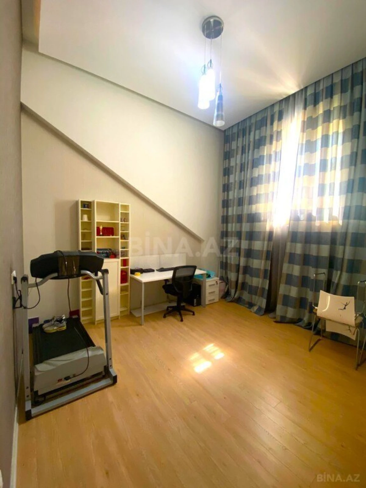 Satılır 6 otaqlı mənzil 240 m²