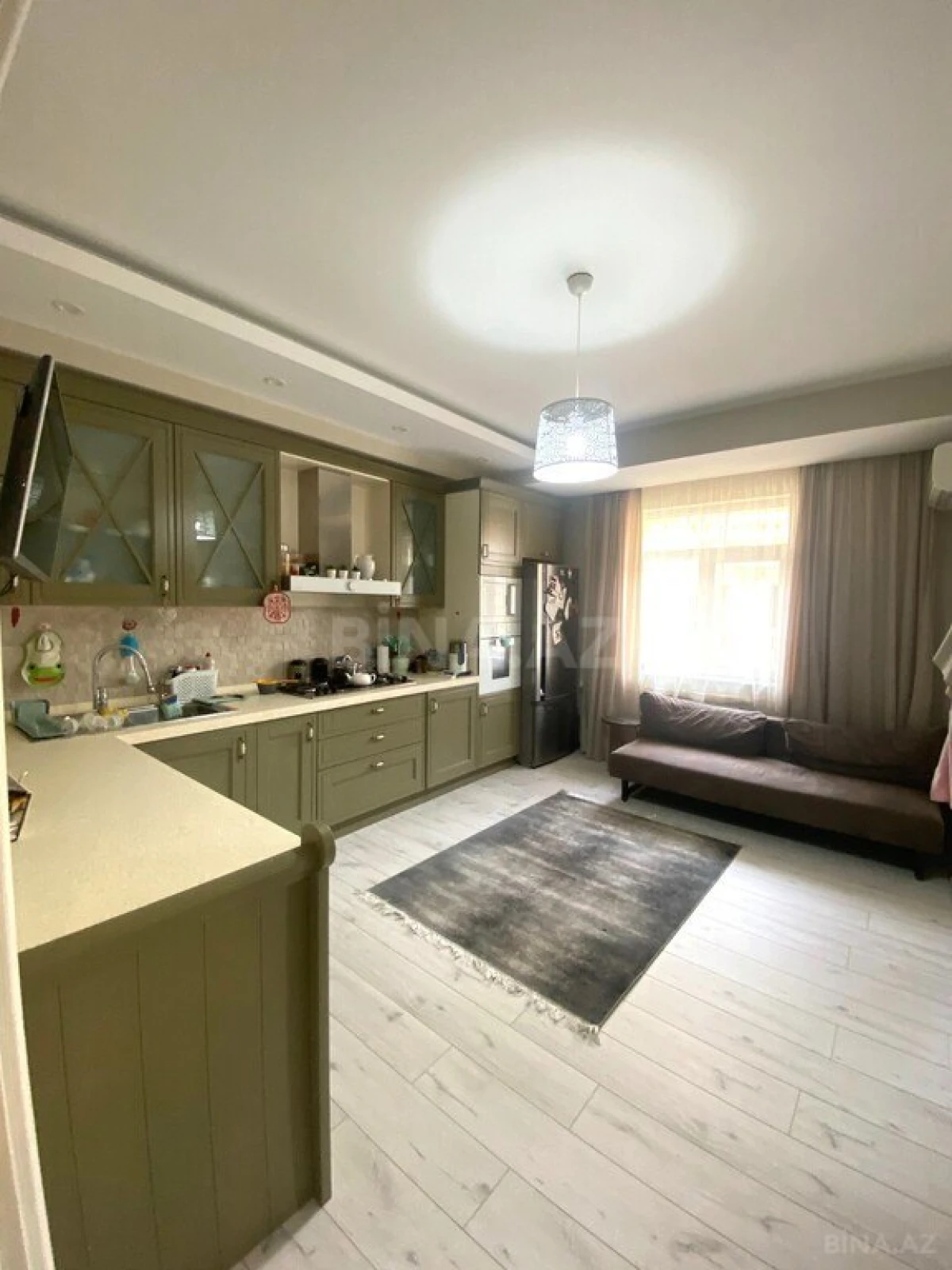 Satılır 6 otaqlı mənzil 240 m²