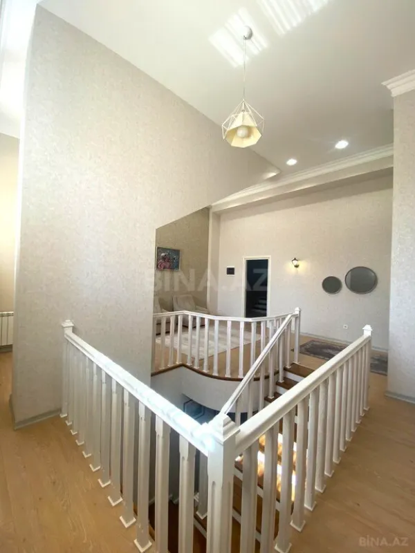 Satılır 6 otaqlı mənzil 240 m²