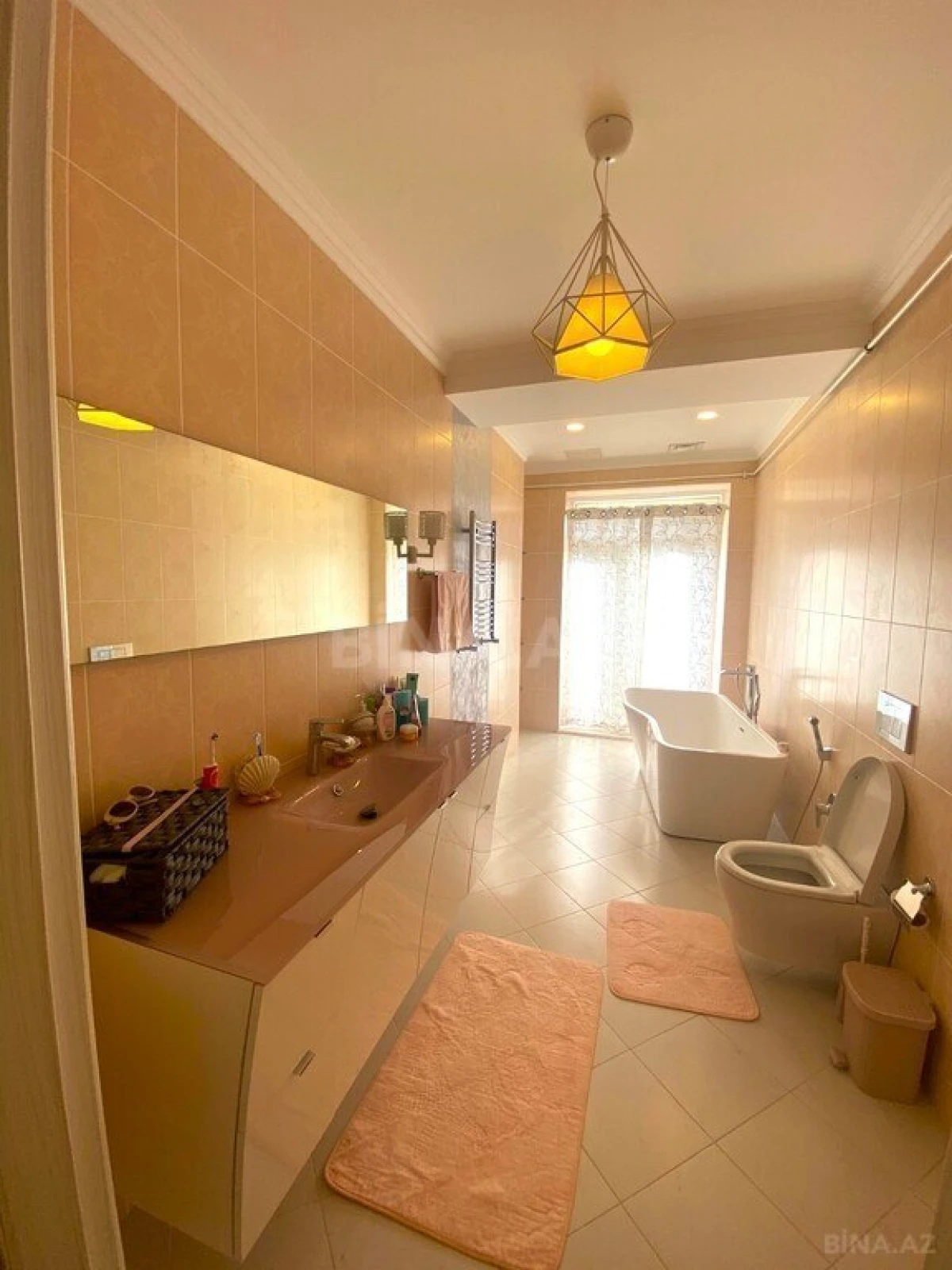 Satılır 6 otaqlı mənzil 240 m²
