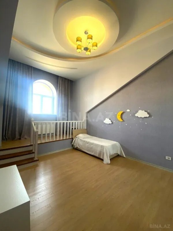 Satılır 6 otaqlı mənzil 240 m²