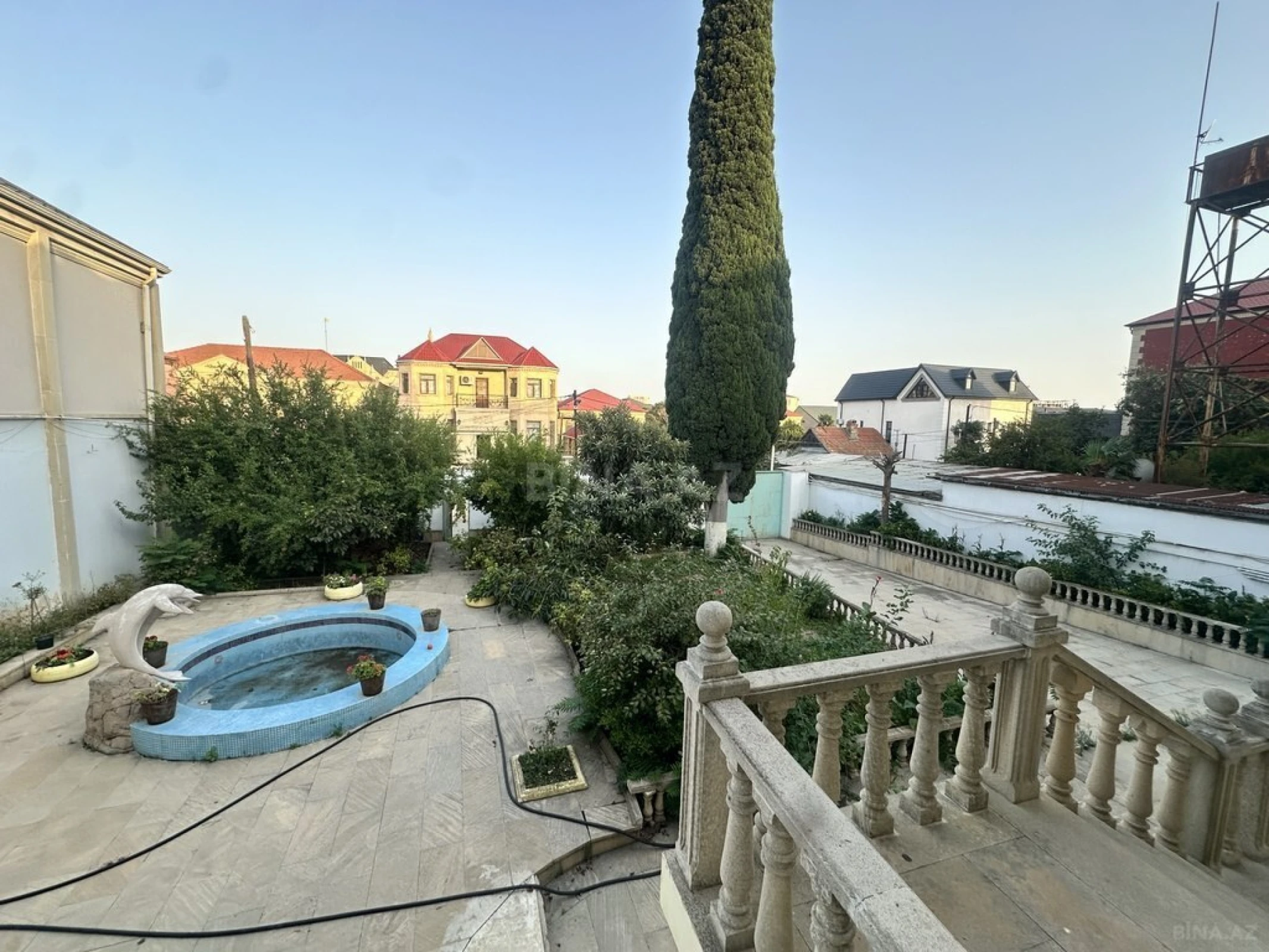 Satılır 13 otaqlı həyət evi 500 m²