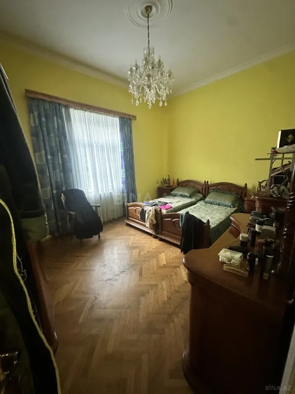 Satılır 13 otaqlı həyət evi 500 m²