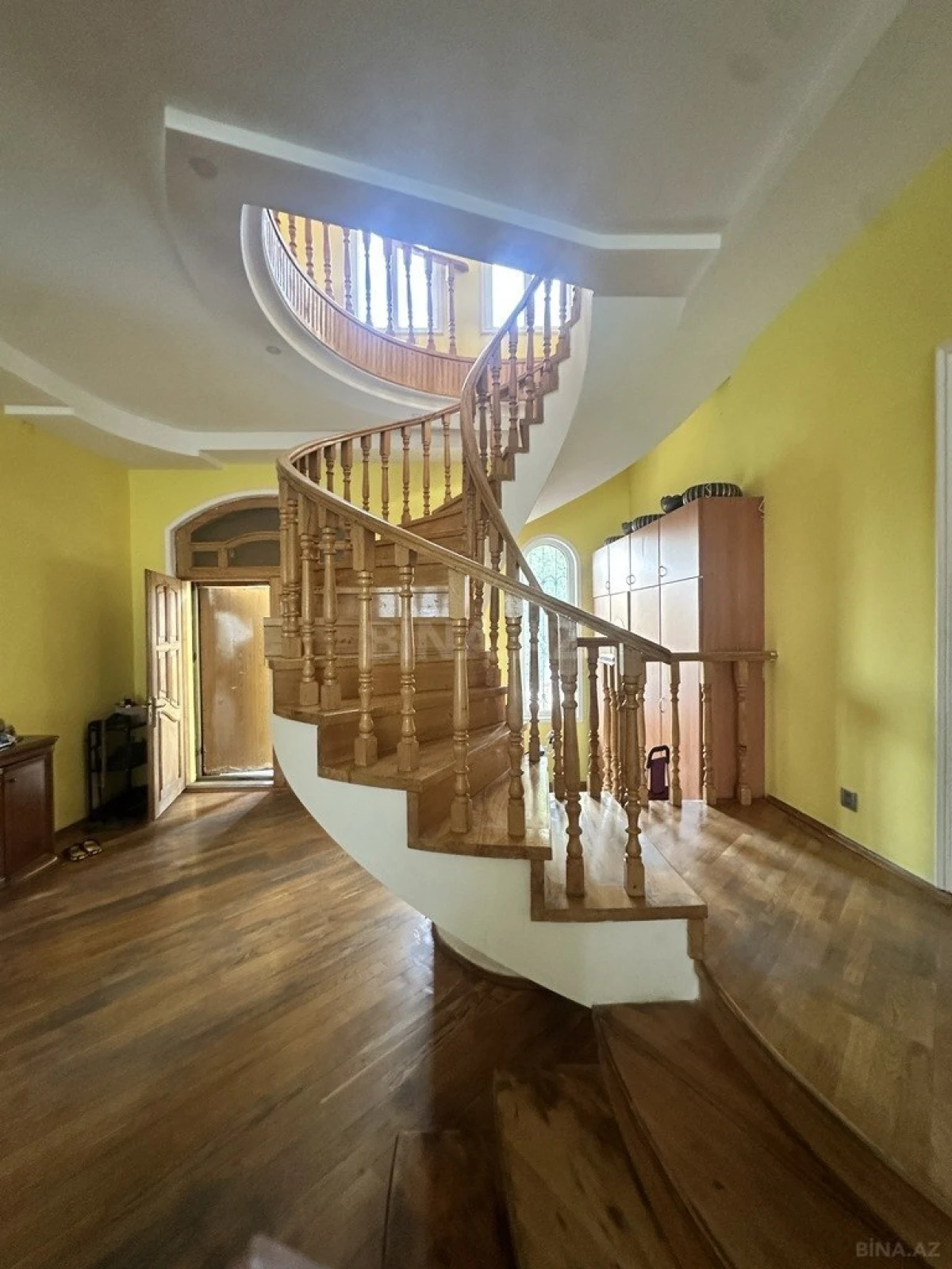 Satılır 13 otaqlı həyət evi 500 m²