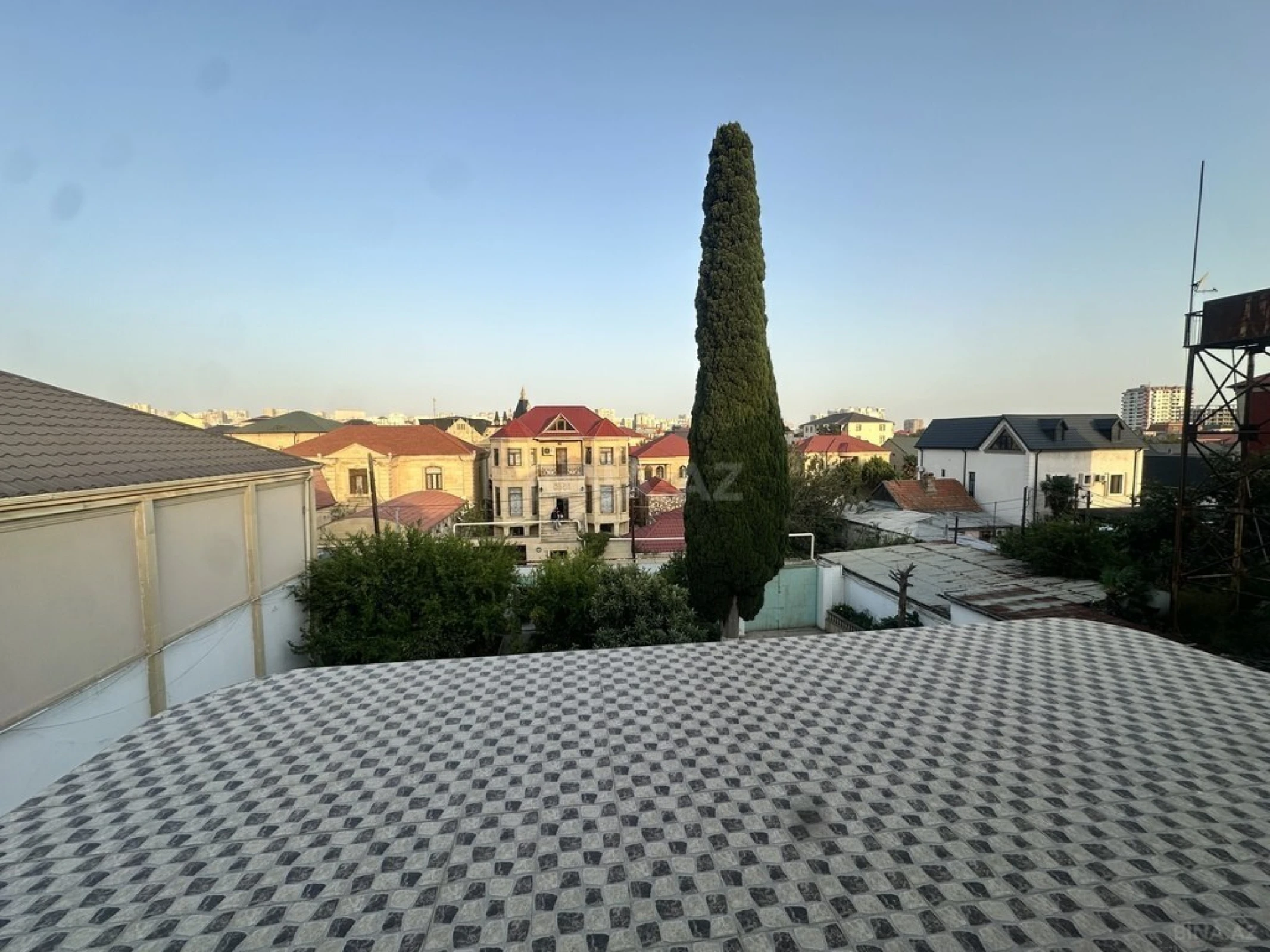 Satılır 13 otaqlı həyət evi 500 m²