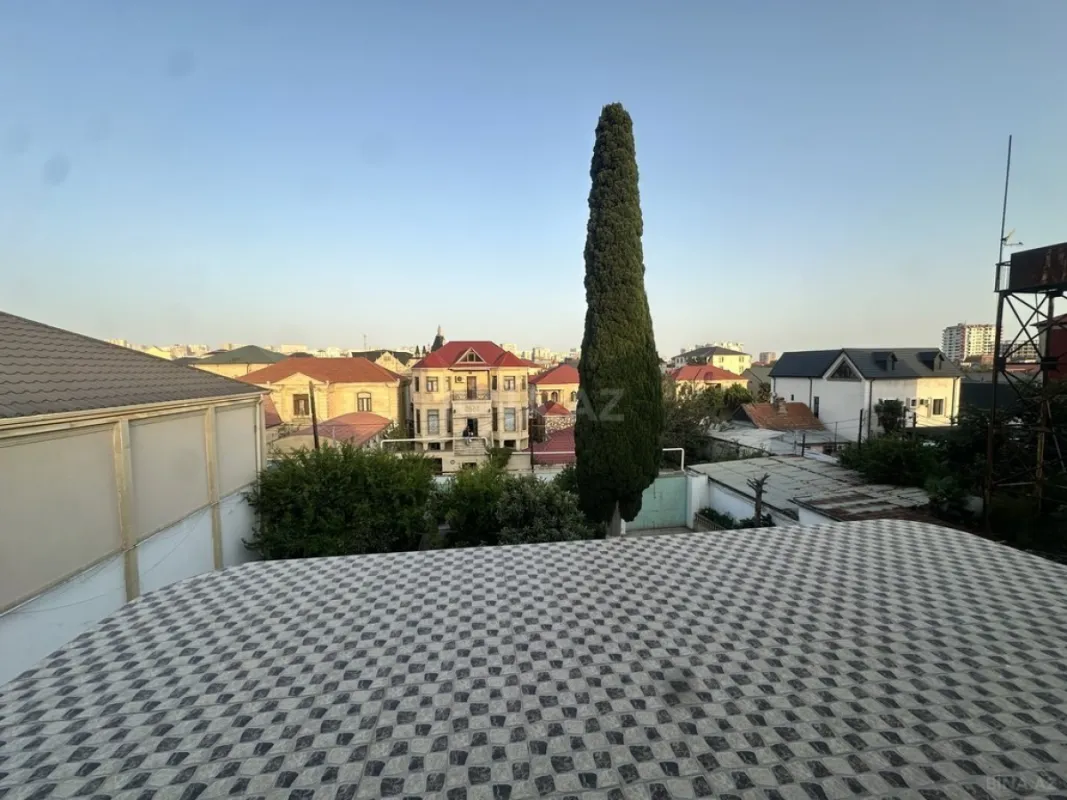 Satılır 13 otaqlı həyət evi 500 m²