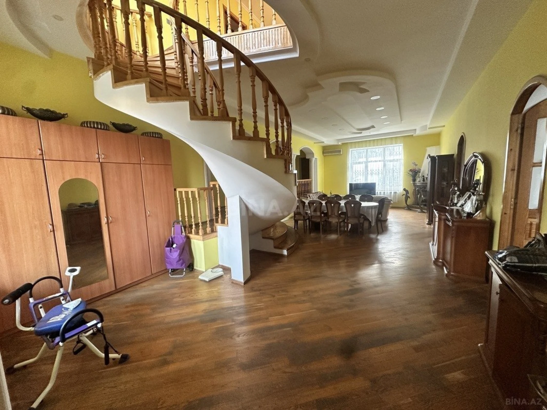 Satılır 13 otaqlı həyət evi 500 m²