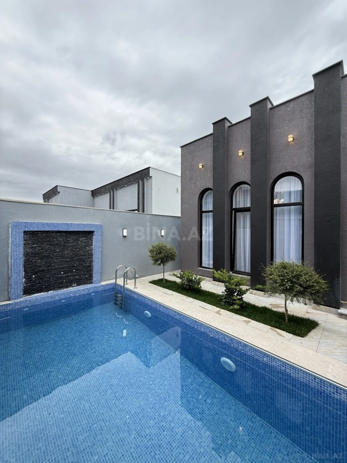 Satılır 4 otaqlı həyət evi 140 m²