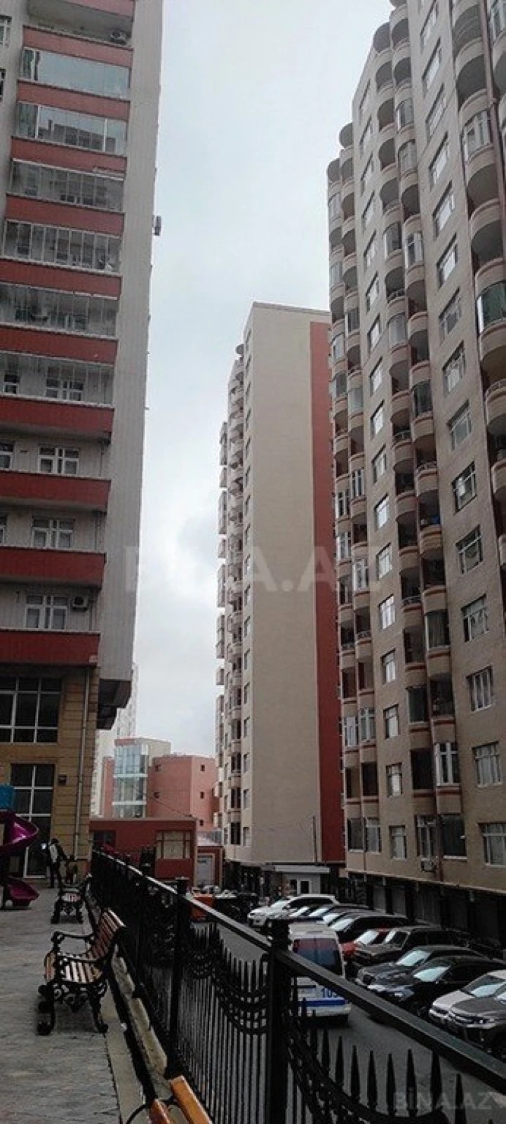 Satılır 3 otaqlı mənzil 138 m²