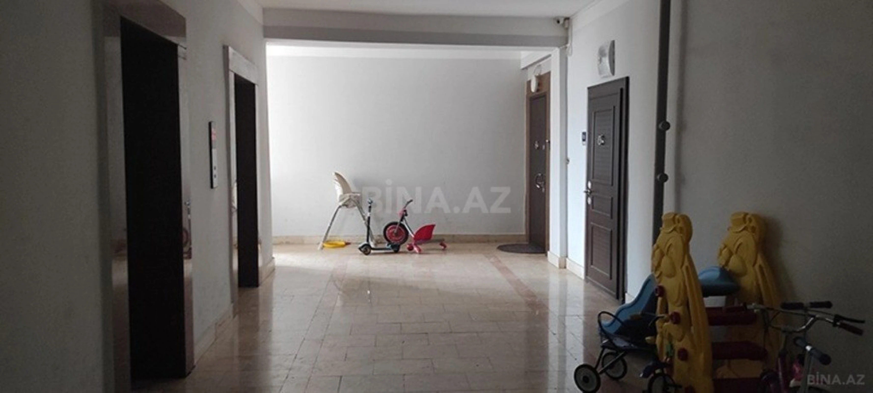 Satılır 3 otaqlı mənzil 138 m²