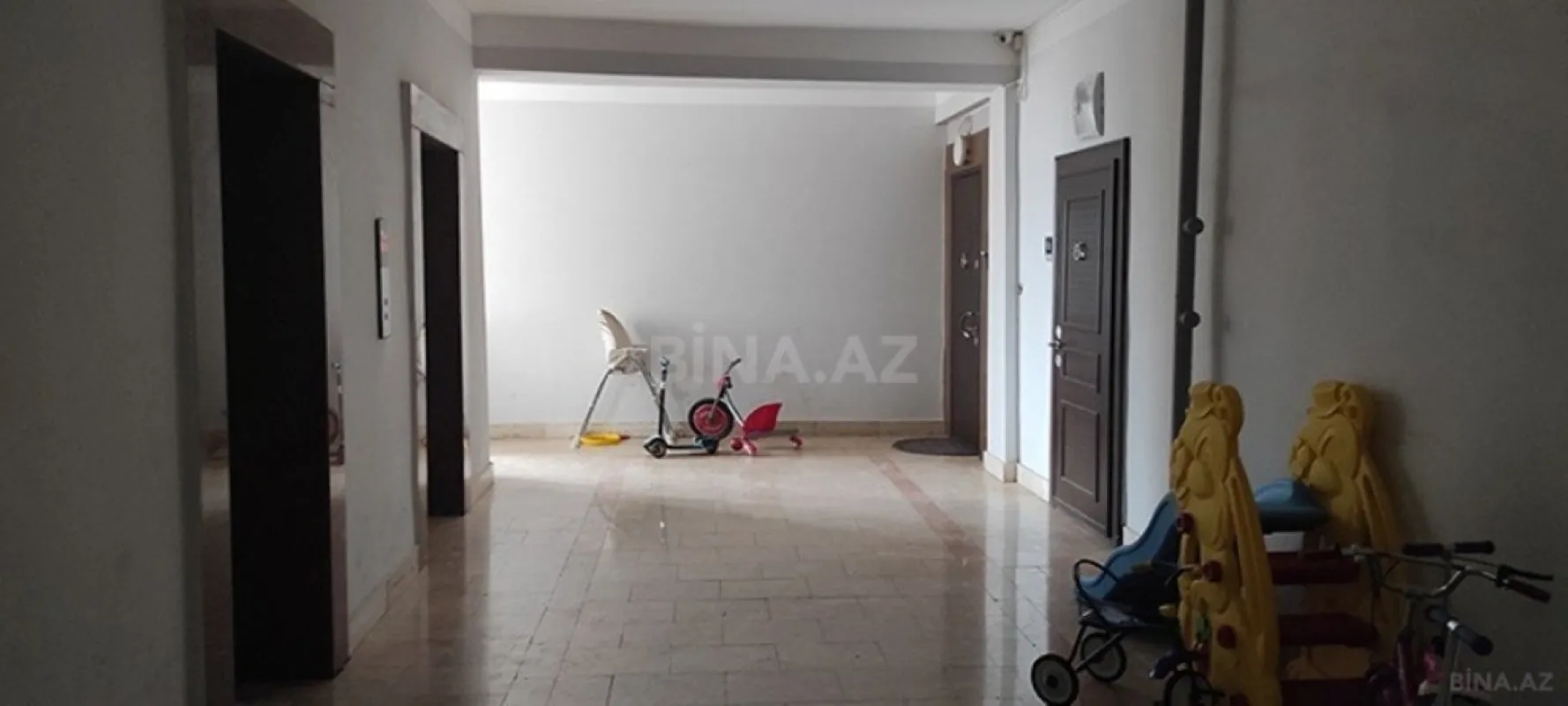 Satılır 3 otaqlı mənzil 138 m²