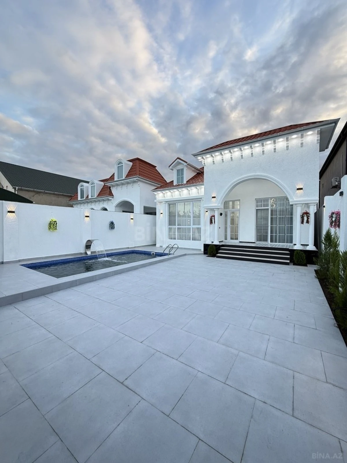 Satılır 4 otaqlı həyət evi 140 m²