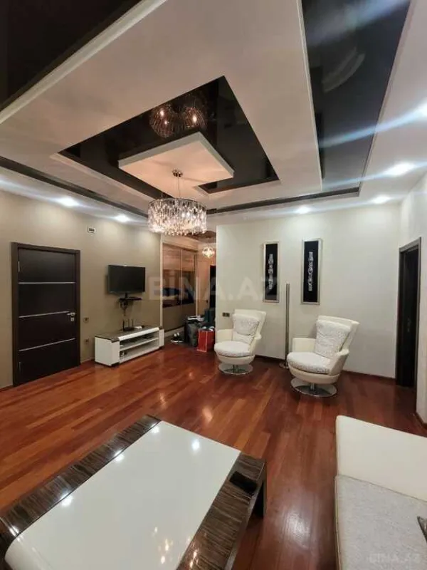 Satılır 4 otaqlı mənzil 238 m²