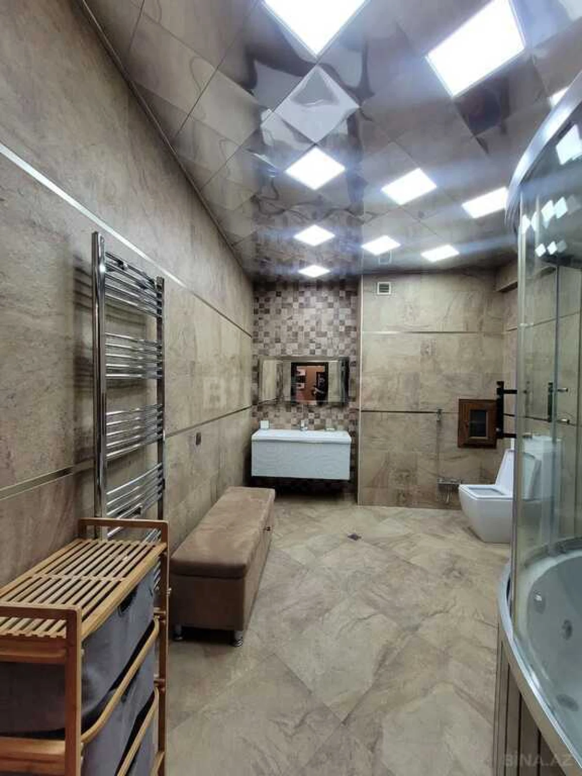 Satılır 4 otaqlı mənzil 238 m²