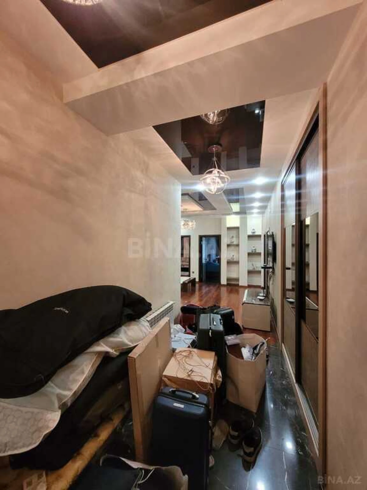 Satılır 4 otaqlı mənzil 238 m²