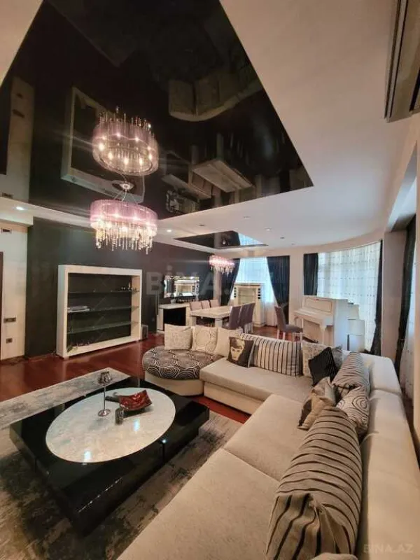 Satılır 4 otaqlı mənzil 238 m²