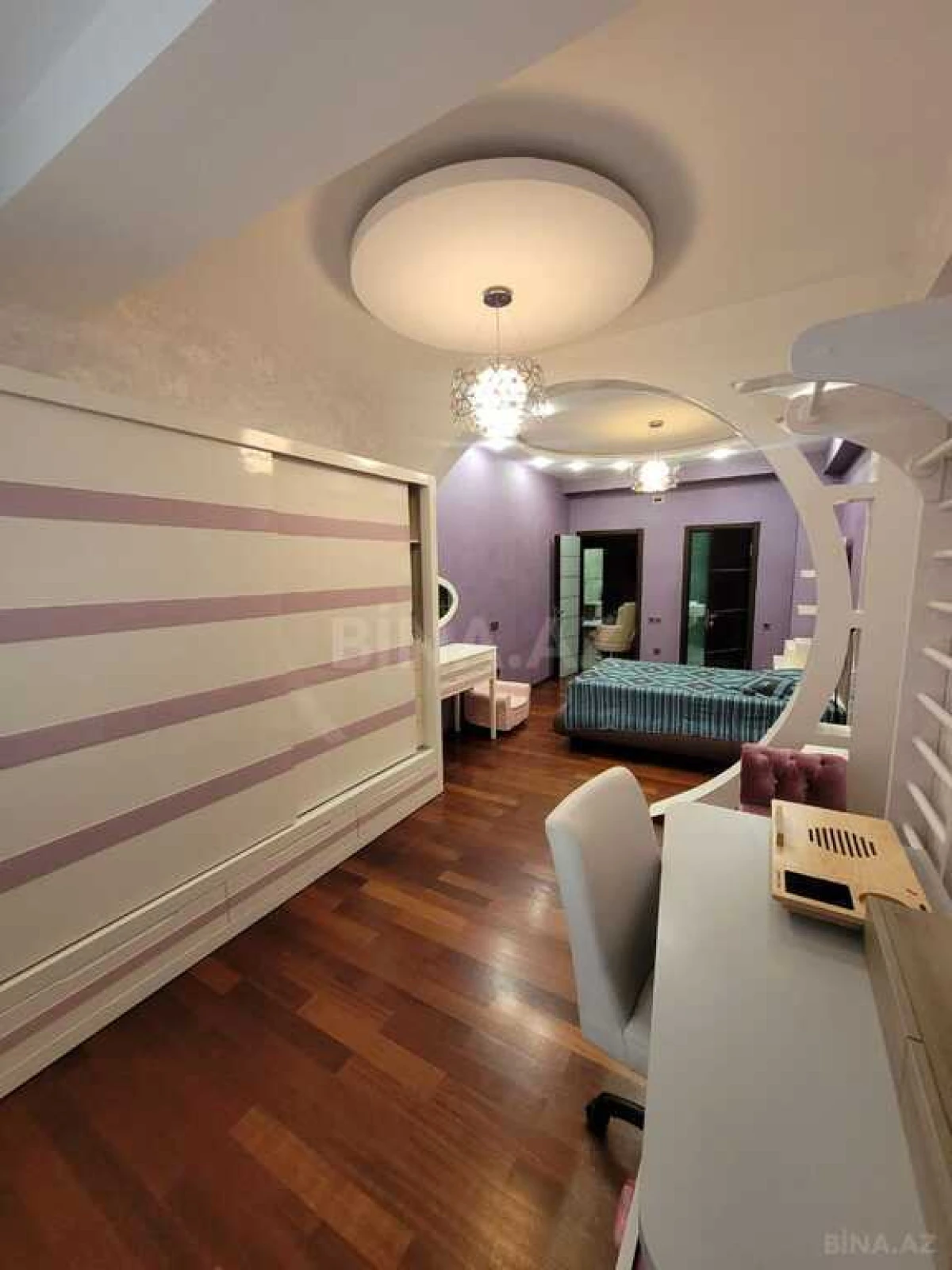 Satılır 4 otaqlı mənzil 238 m²