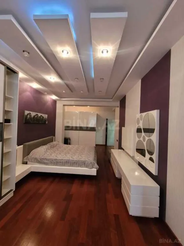 Satılır 4 otaqlı mənzil 238 m²