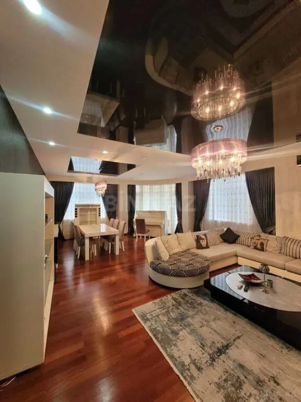 Satılır 4 otaqlı mənzil 238 m²