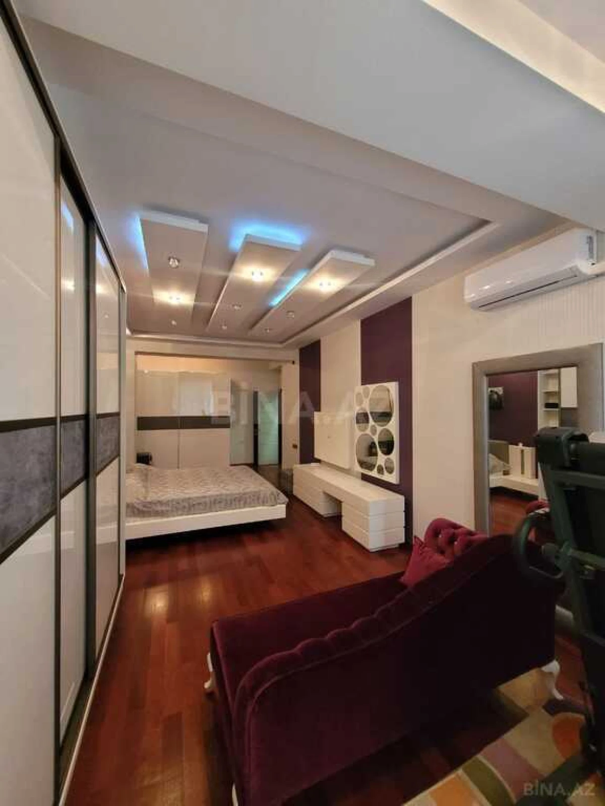 Satılır 4 otaqlı mənzil 238 m²