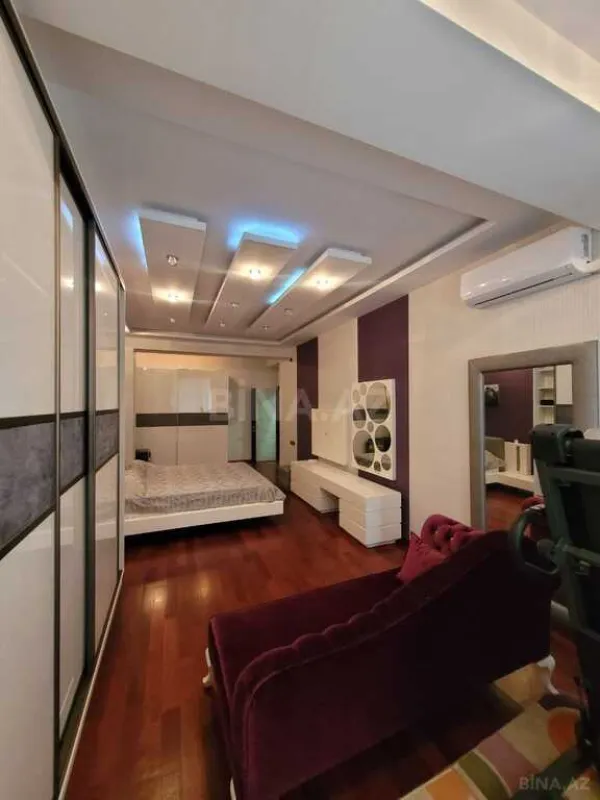 Satılır 4 otaqlı mənzil 238 m²