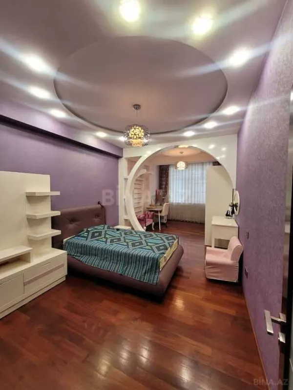 Satılır 4 otaqlı mənzil 238 m²