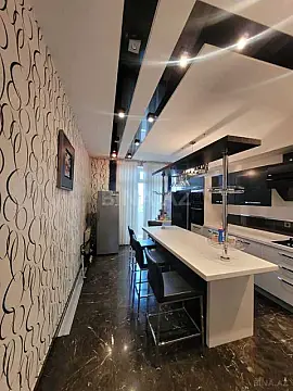 Satılır 4 otaqlı mənzil 238 m²