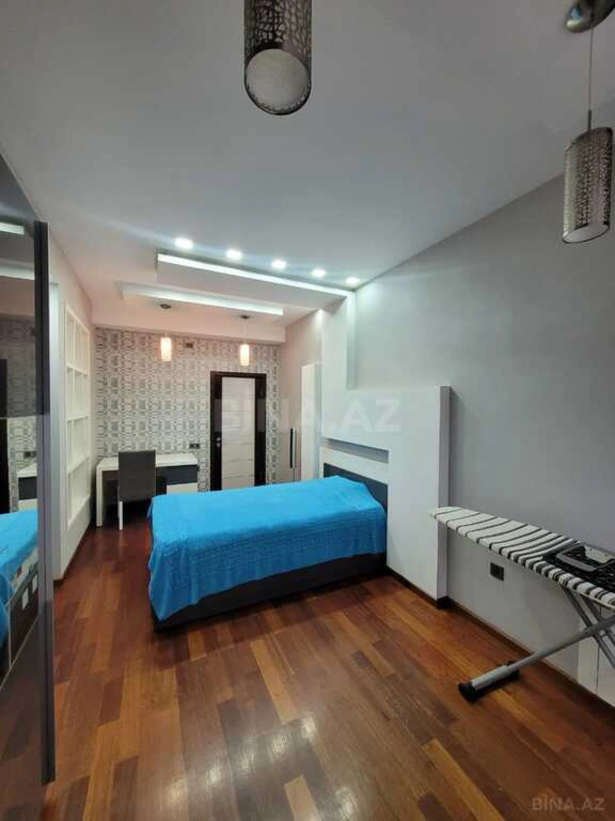 Satılır 4 otaqlı mənzil 238 m²