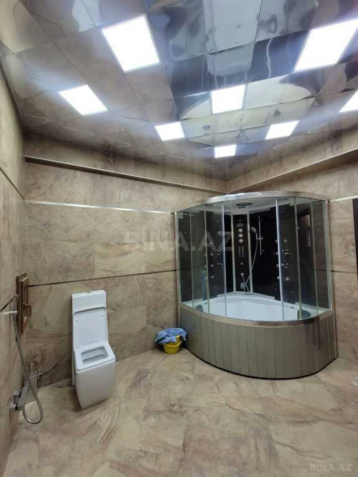Satılır 4 otaqlı mənzil 238 m²