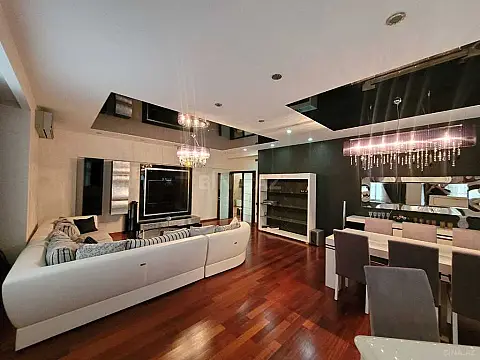 Satılır 4 otaqlı mənzil 238 m²