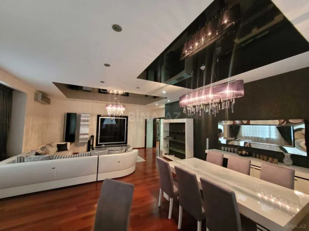 Satılır 4 otaqlı mənzil 238 m²