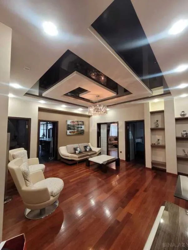 Satılır 4 otaqlı mənzil 238 m²