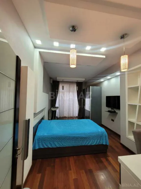 Satılır 4 otaqlı mənzil 238 m²