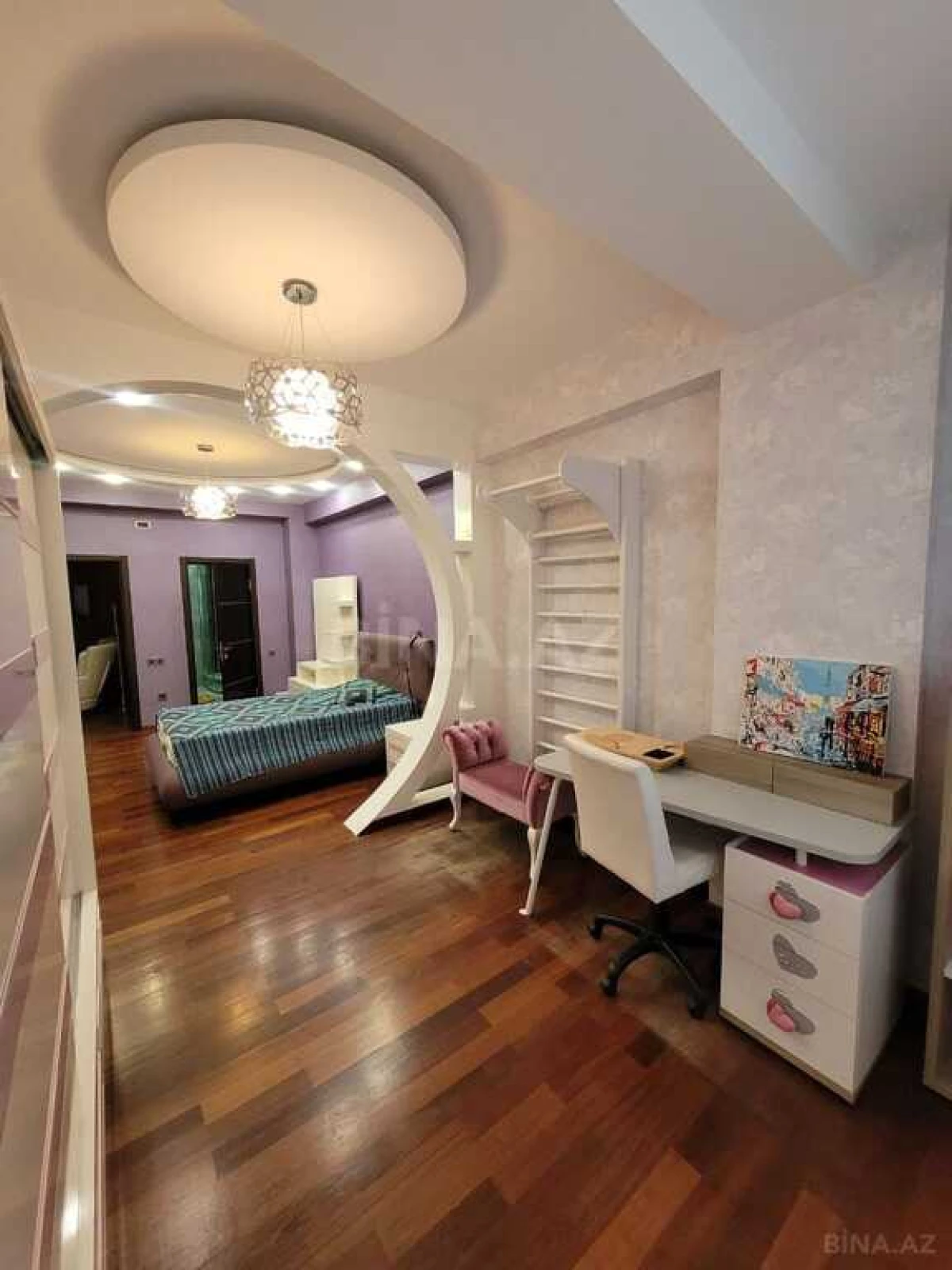 Satılır 4 otaqlı mənzil 238 m²