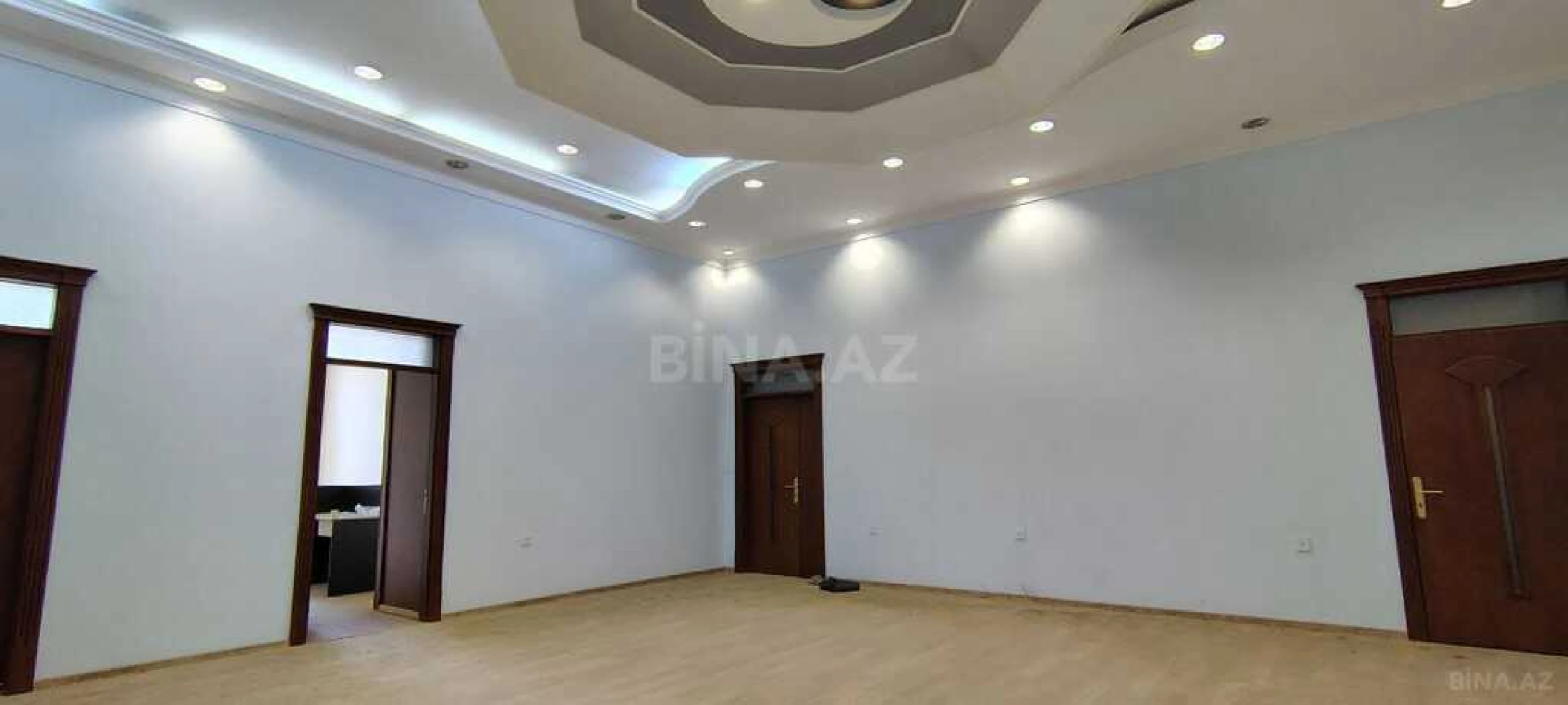 Satılır 6 otaqlı mənzil 300 m²