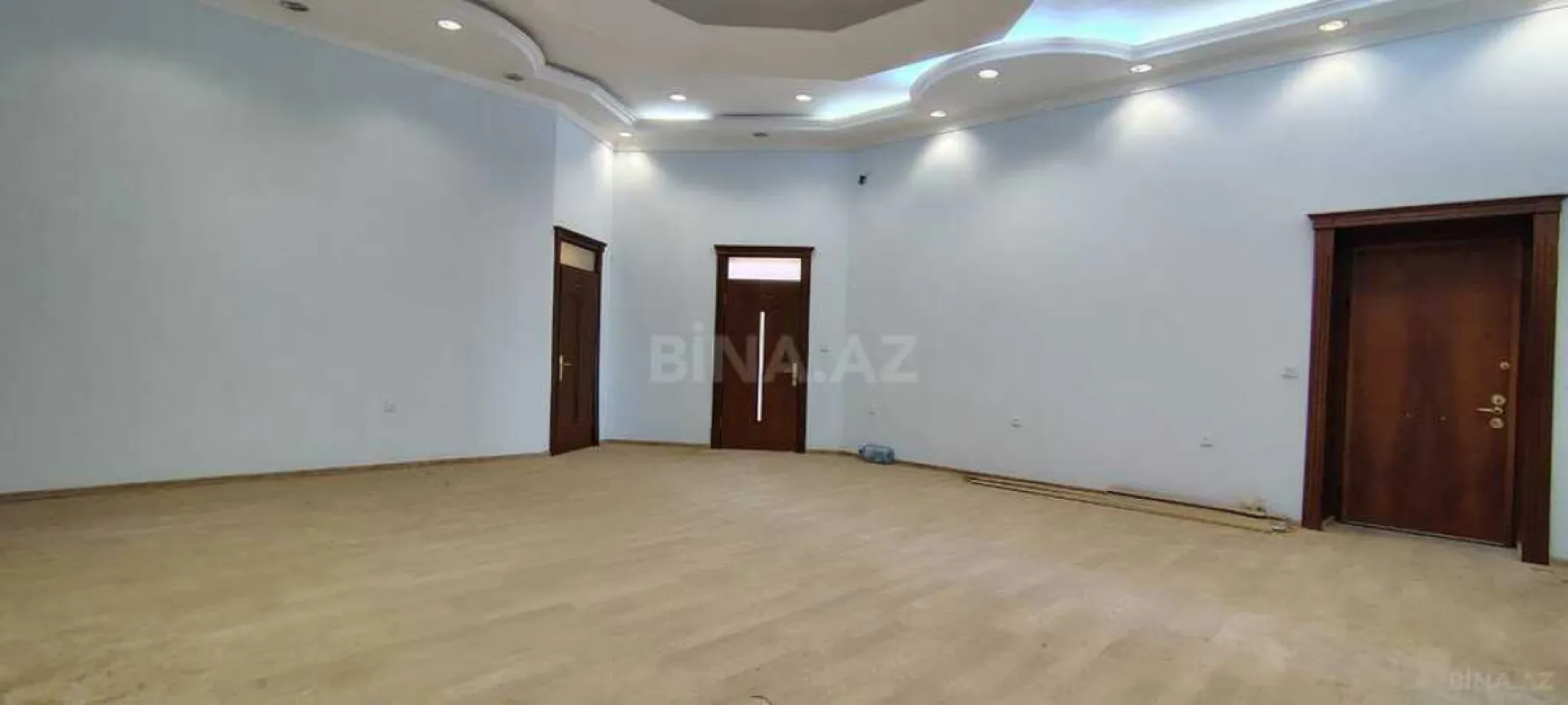 Satılır 6 otaqlı mənzil 300 m²