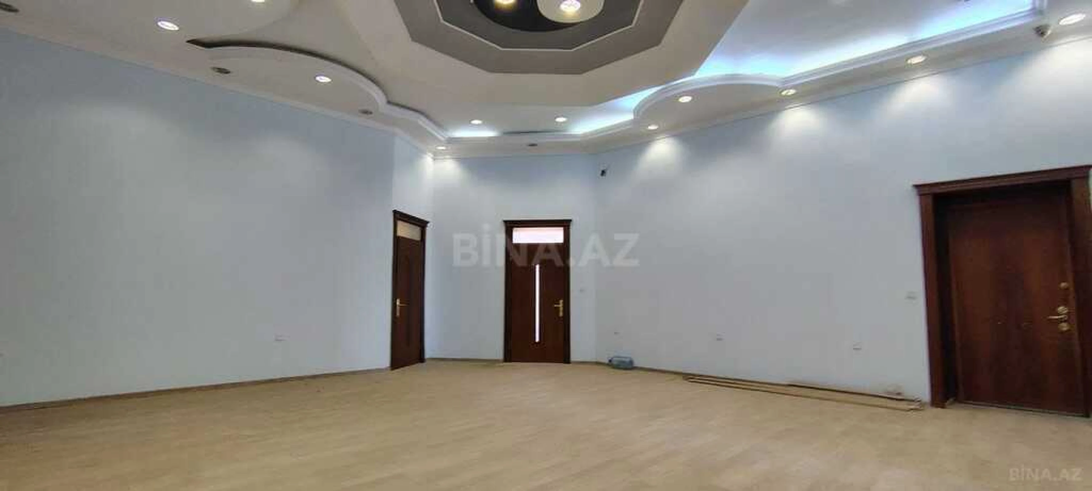 Satılır 6 otaqlı mənzil 300 m²
