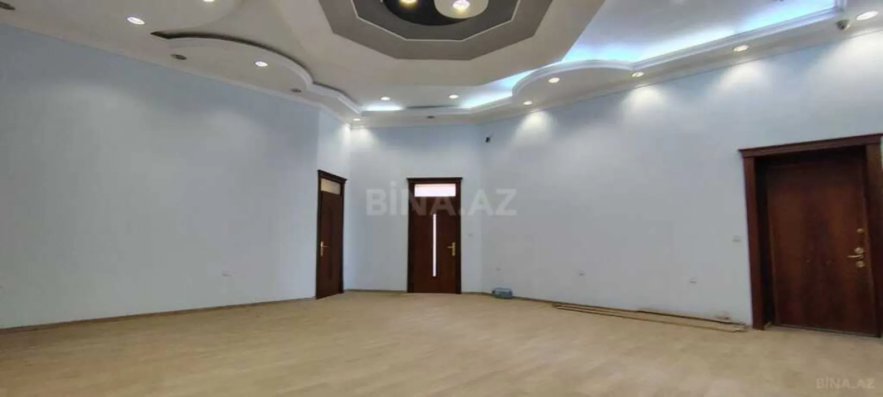 Satılır 6 otaqlı mənzil 300 m²