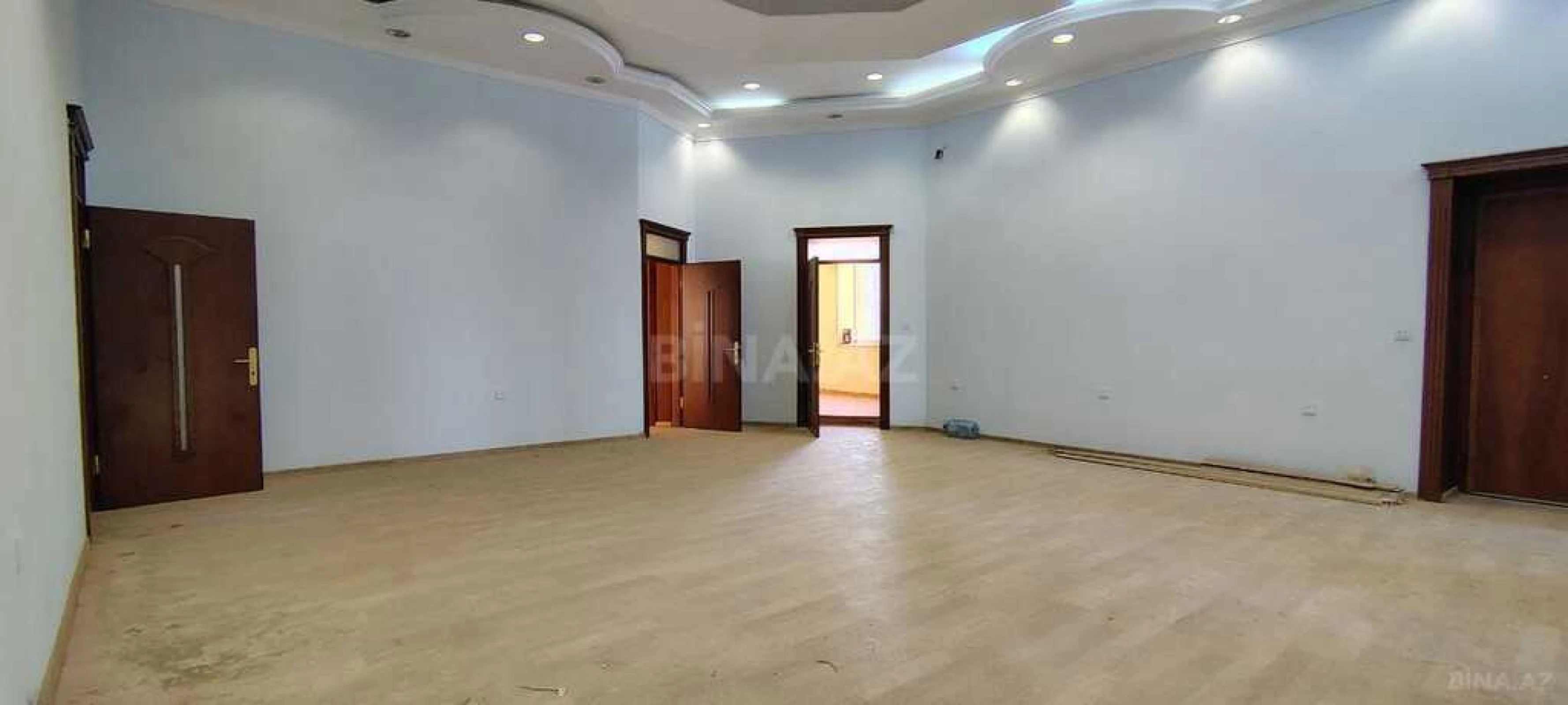 Satılır 6 otaqlı mənzil 300 m²