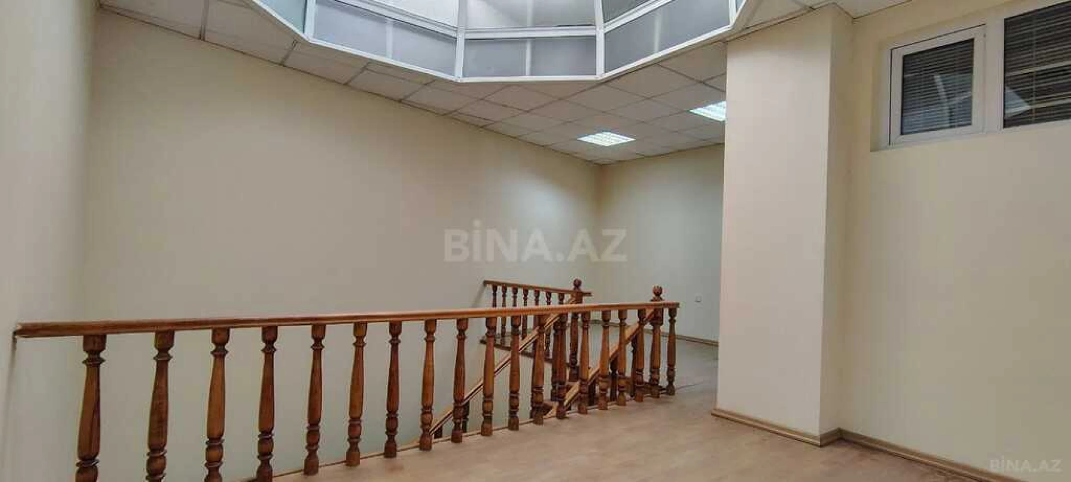 Satılır 6 otaqlı mənzil 300 m²