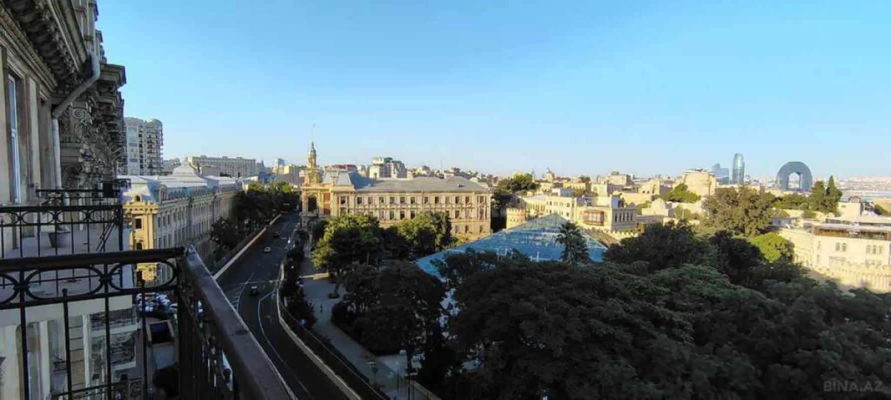 Satılır 6 otaqlı mənzil 300 m²