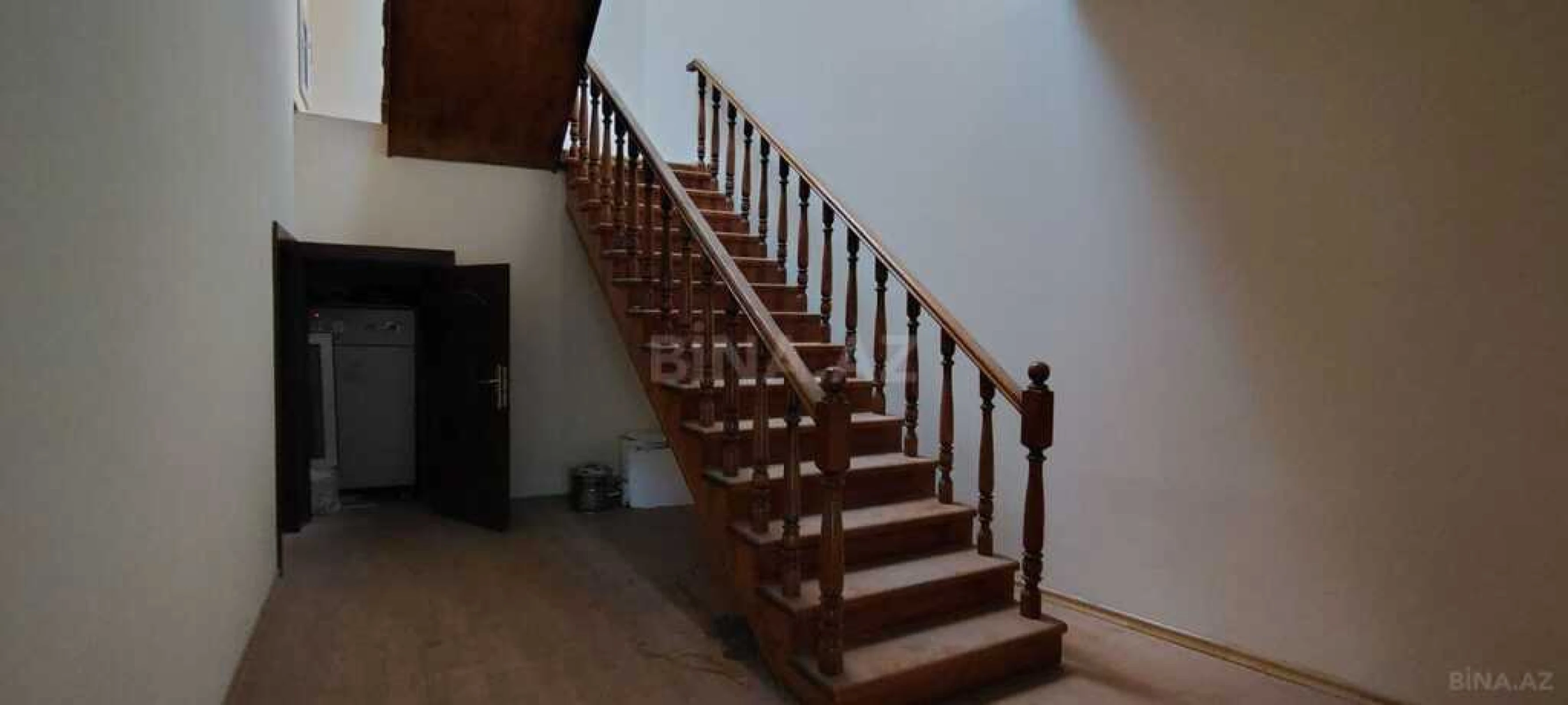 Satılır 6 otaqlı mənzil 300 m²