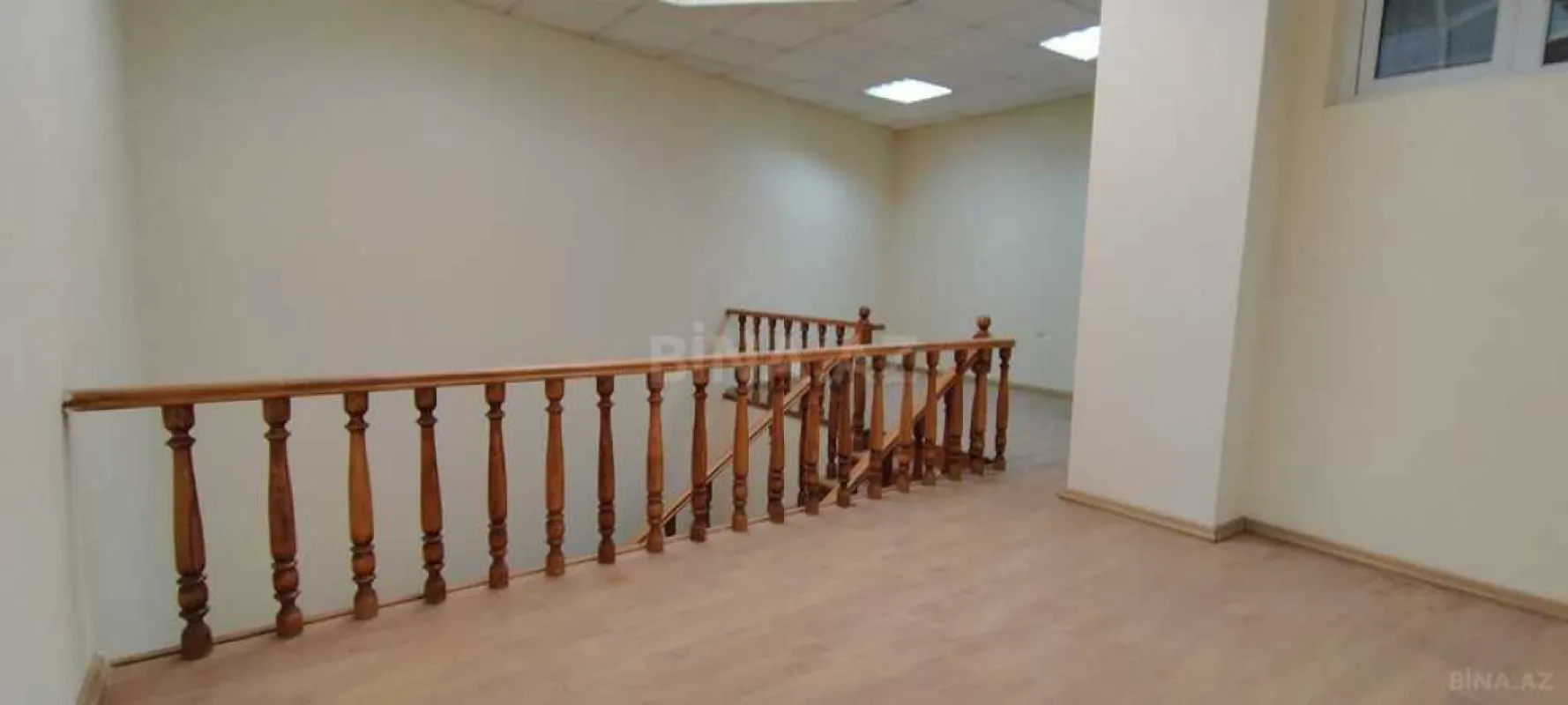 Satılır 6 otaqlı mənzil 300 m²