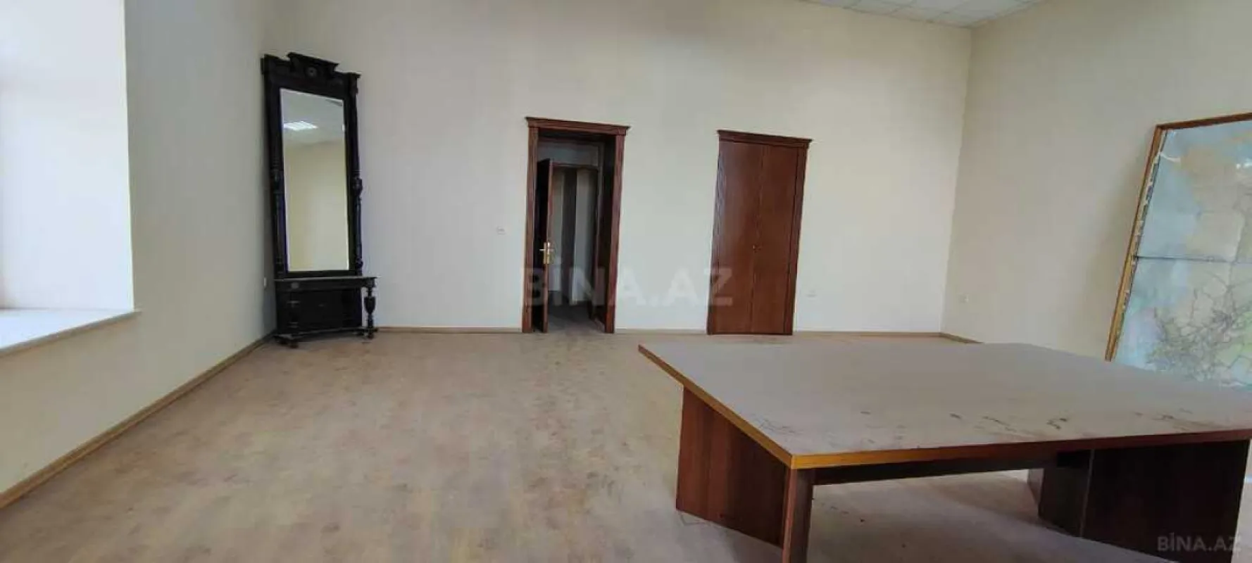 Satılır 6 otaqlı mənzil 300 m²